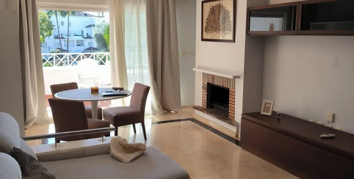 Venta de apartamento en planta media en Río Real 4