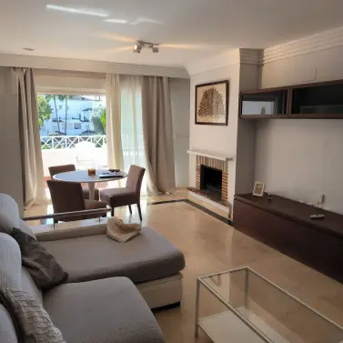 Venta de apartamento en planta media en Río Real