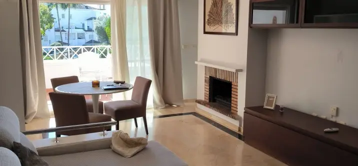 Venta de apartamento en planta media en Río Real 3
