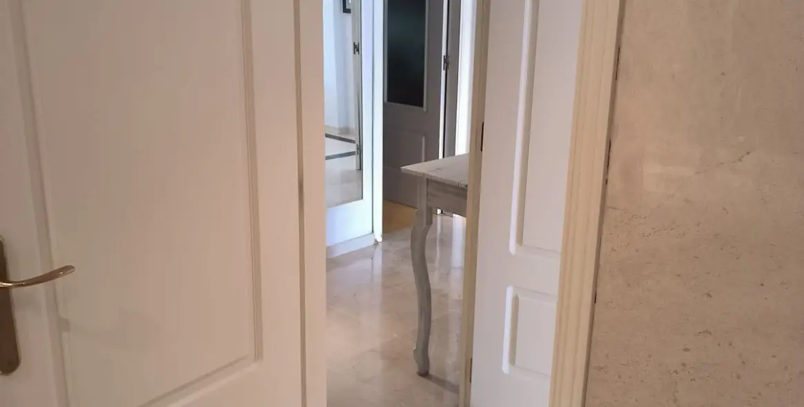 Venta de apartamento en planta media en Río Real 13