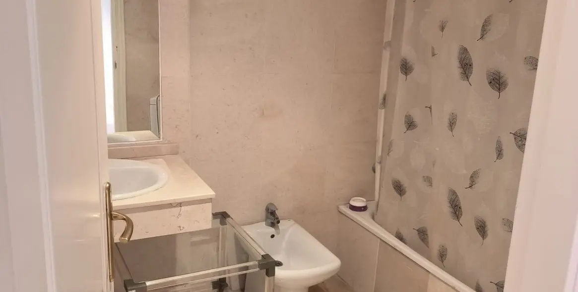 Venta de apartamento en planta media en Río Real 15