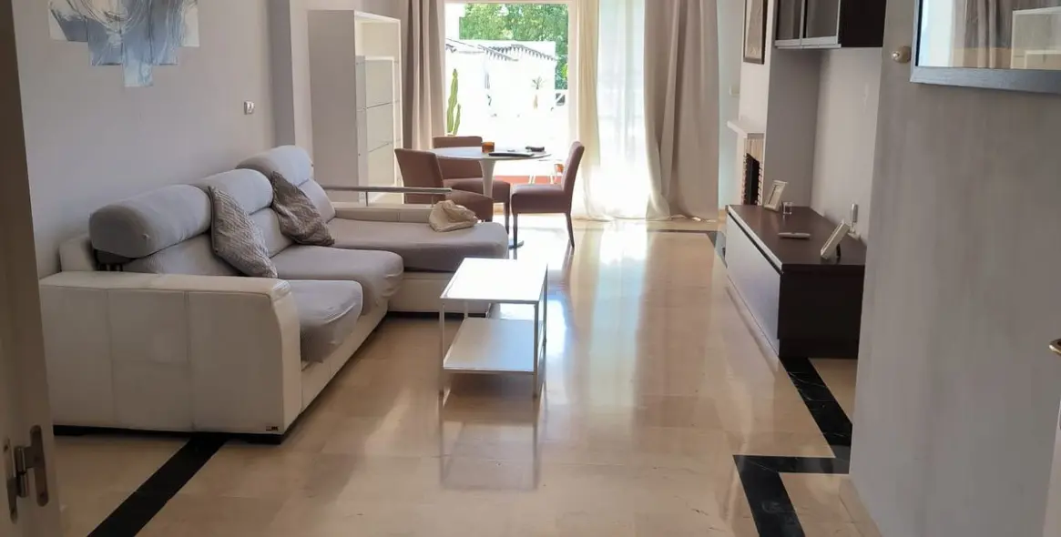Venta de apartamento en planta media en Río Real 18