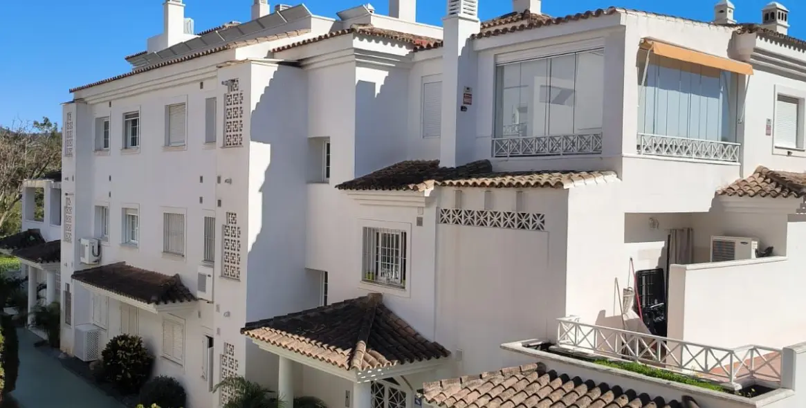 Venta de apartamento en planta media en Río Real 22