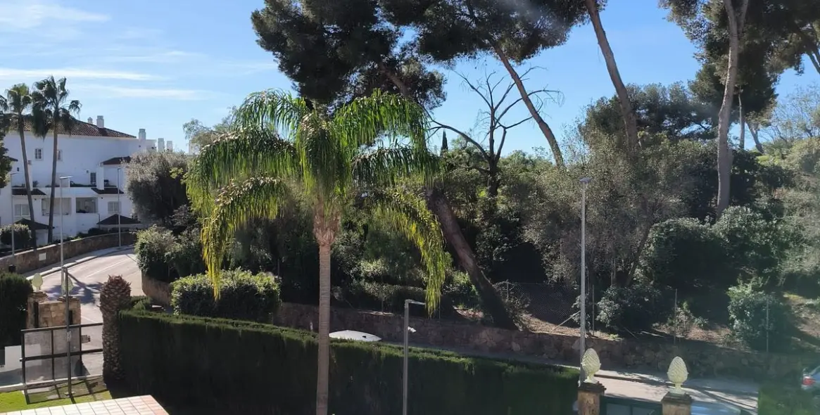 Venta de apartamento en planta media en Río Real 23