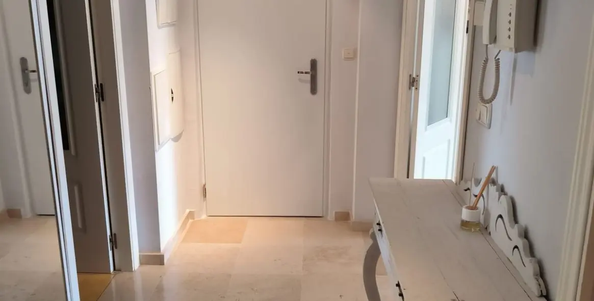 Venta de apartamento en planta media en Río Real 24
