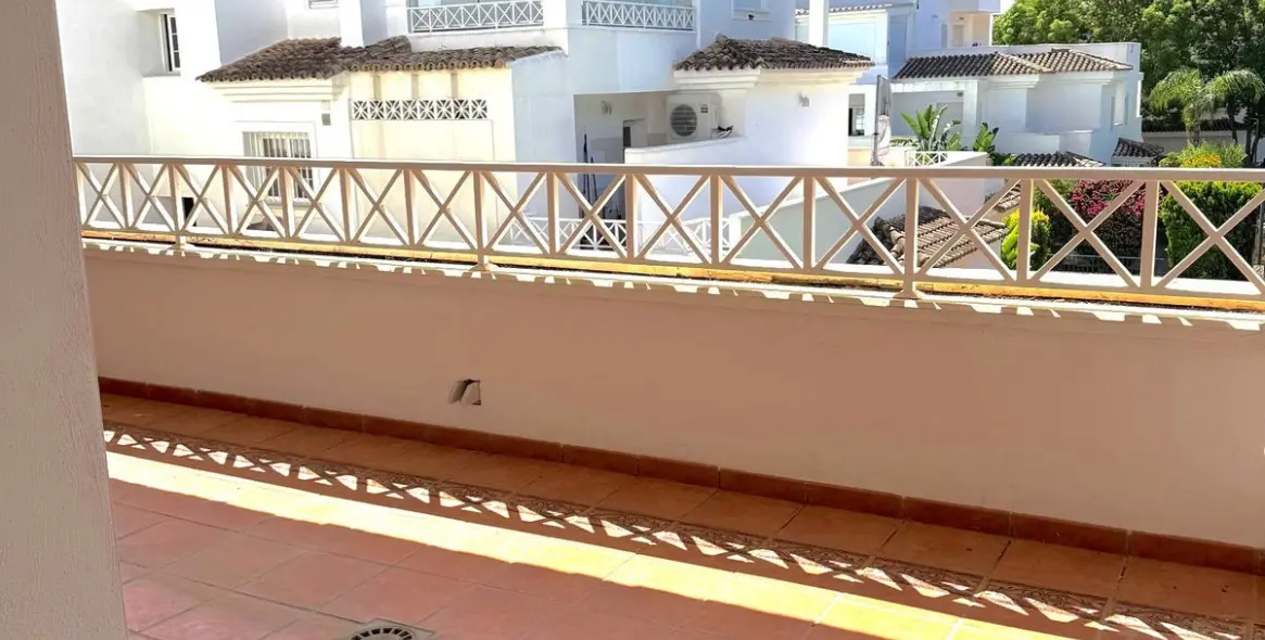 Sale of middle floor apartment in Río Real 34