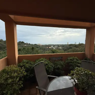 Venta de apartamento en planta media en Marbella