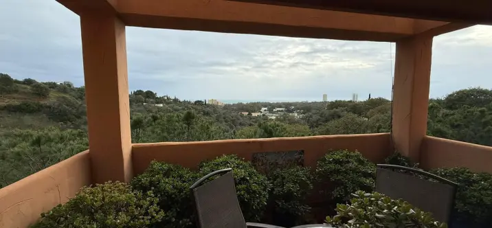 Venta de apartamento en planta media en Marbella 0