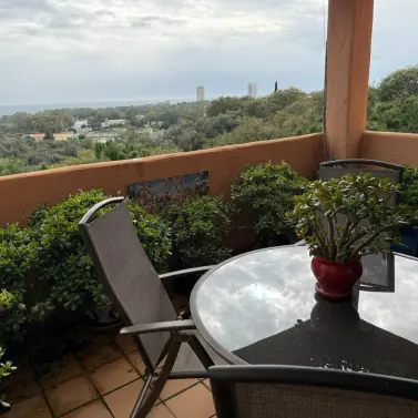 Venta de apartamento en planta media en Marbella