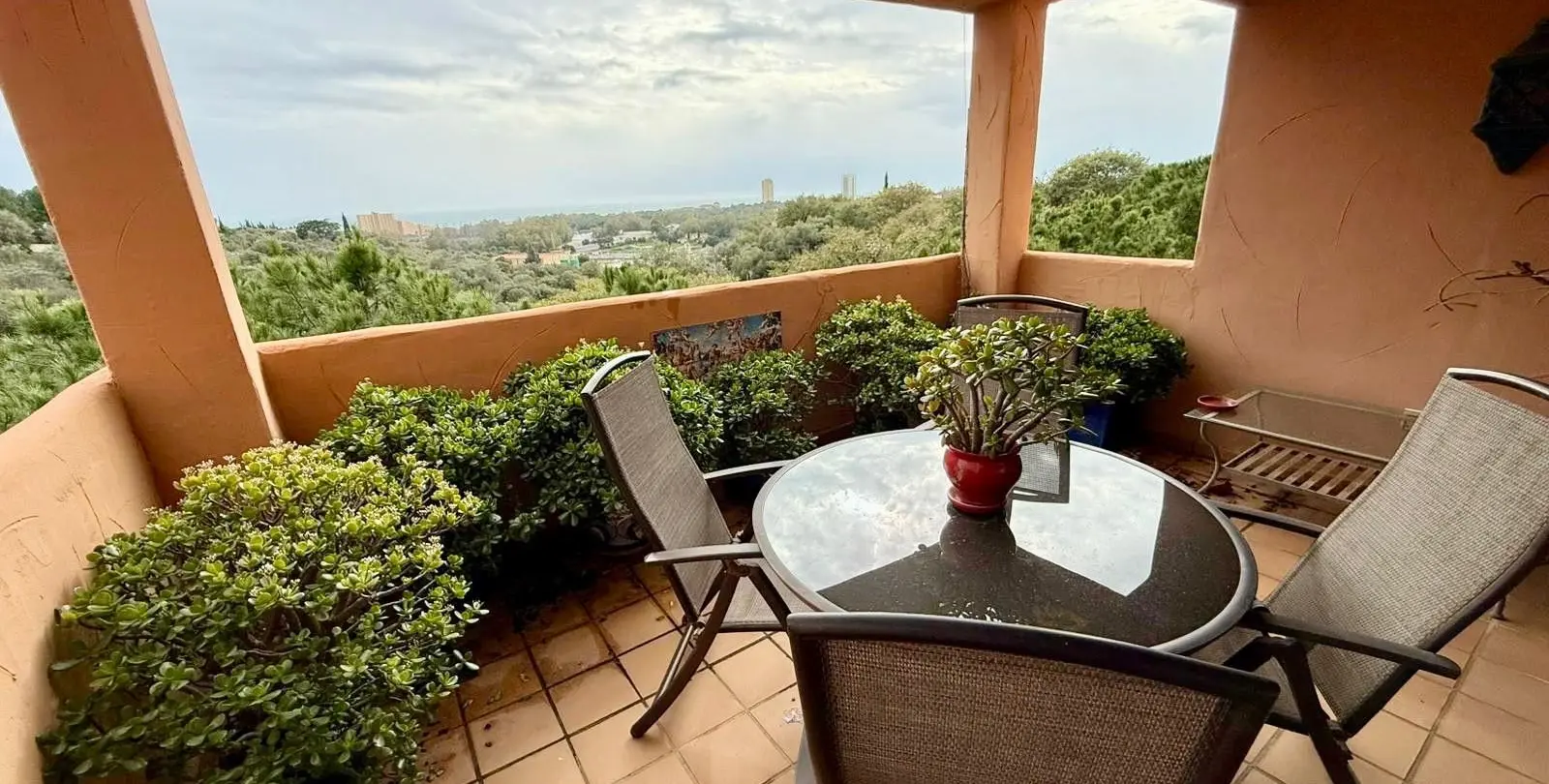 Продажа апартаментов на среднем этаже в Elviria 2