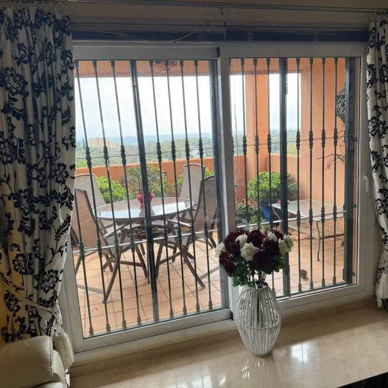 Sale of middle floor apartment in Elviria
