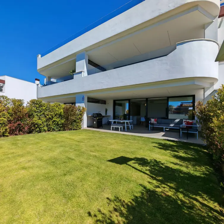 Sale of ground floor apartment in Cancelada