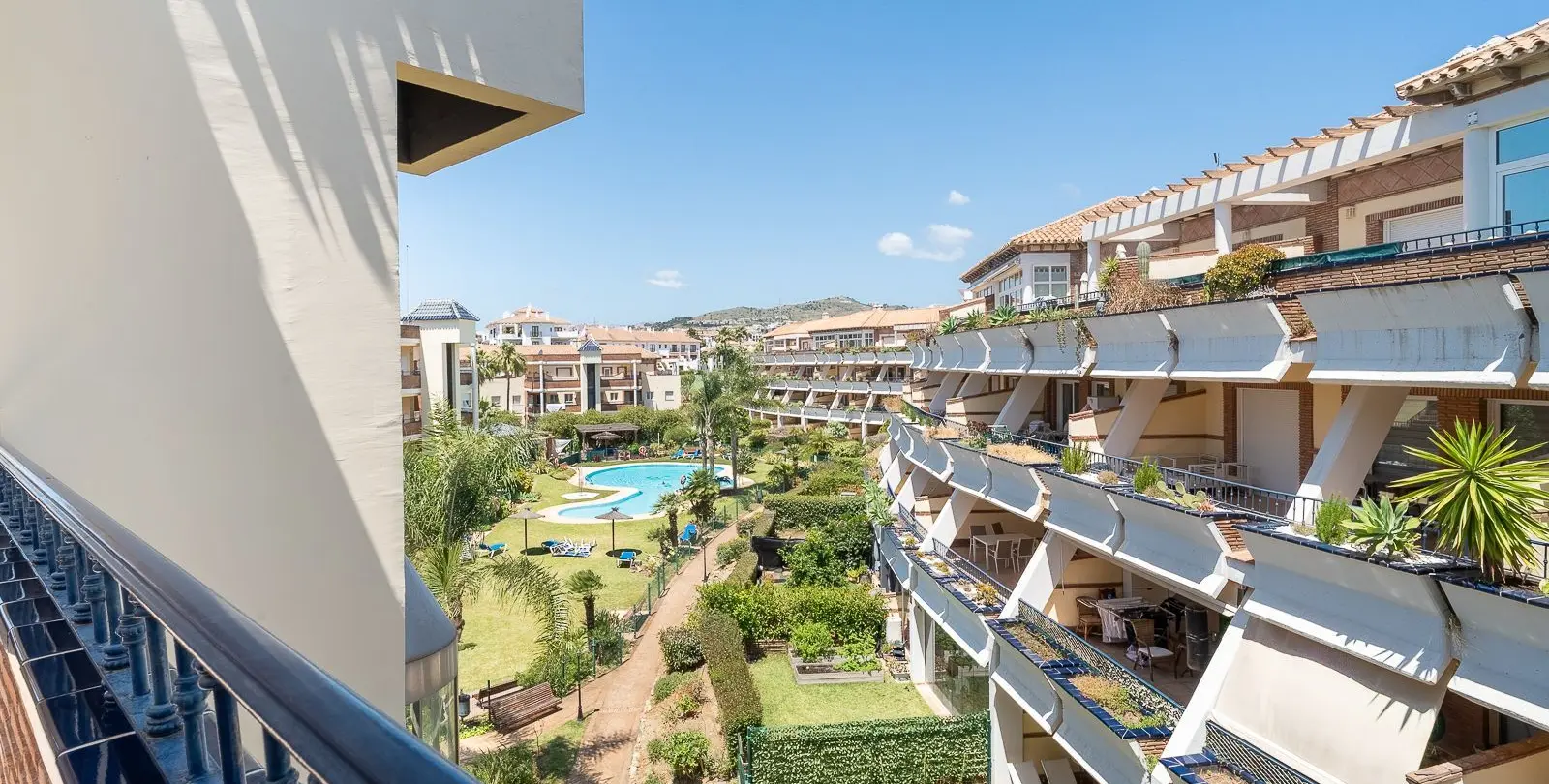Sale of penthouse in Riviera del Sol 23