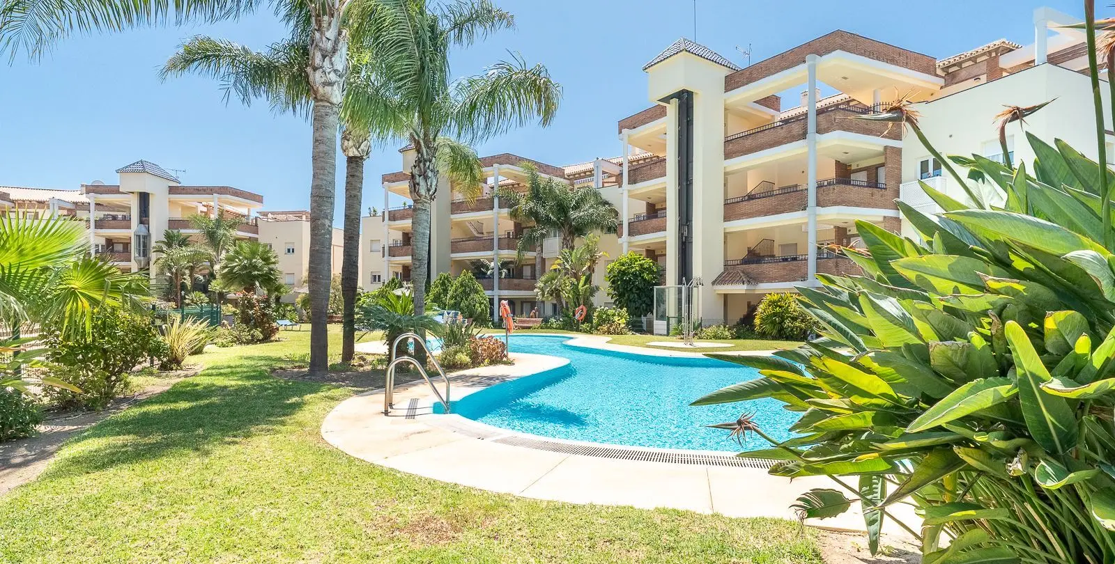 Sale of penthouse in Riviera del Sol 25