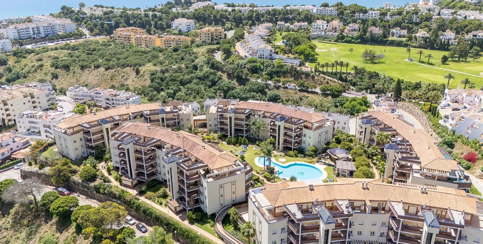 Sale of penthouse in Riviera del Sol 26