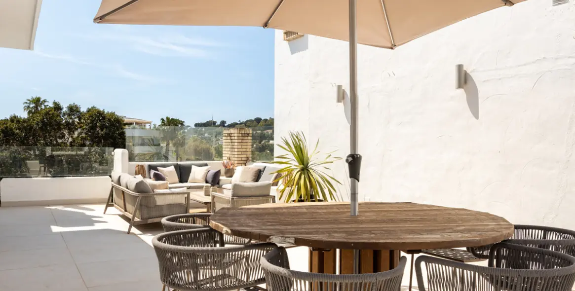 Sale of middle floor apartment in Nueva Andalucía 1