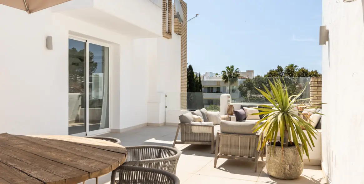 Sale of middle floor apartment in Nueva Andalucía 2