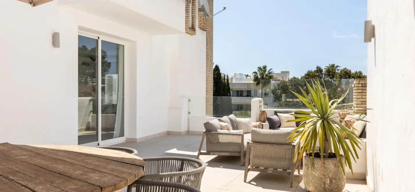Venta de apartamento en planta media en Nueva Andalucía 1