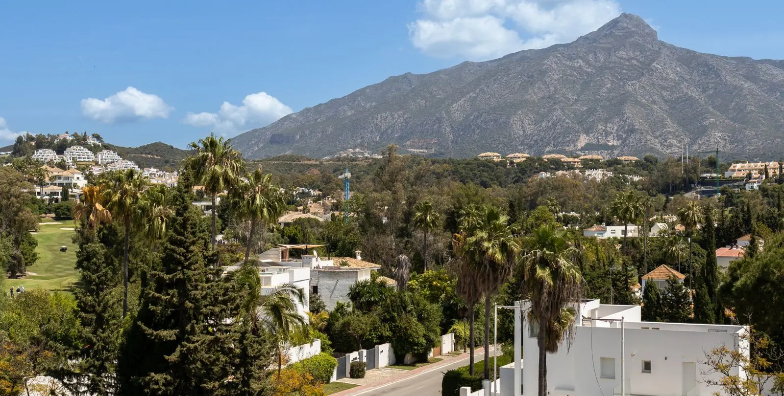 Продажа апартаментов на среднем этаже в Nueva Andalucía 24