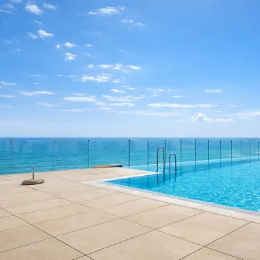 Продажа апартаментов на среднем этаже в Estepona