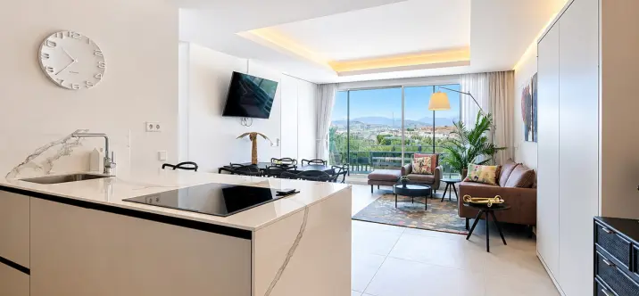 Продажа апартаментов на среднем этаже в Estepona 4