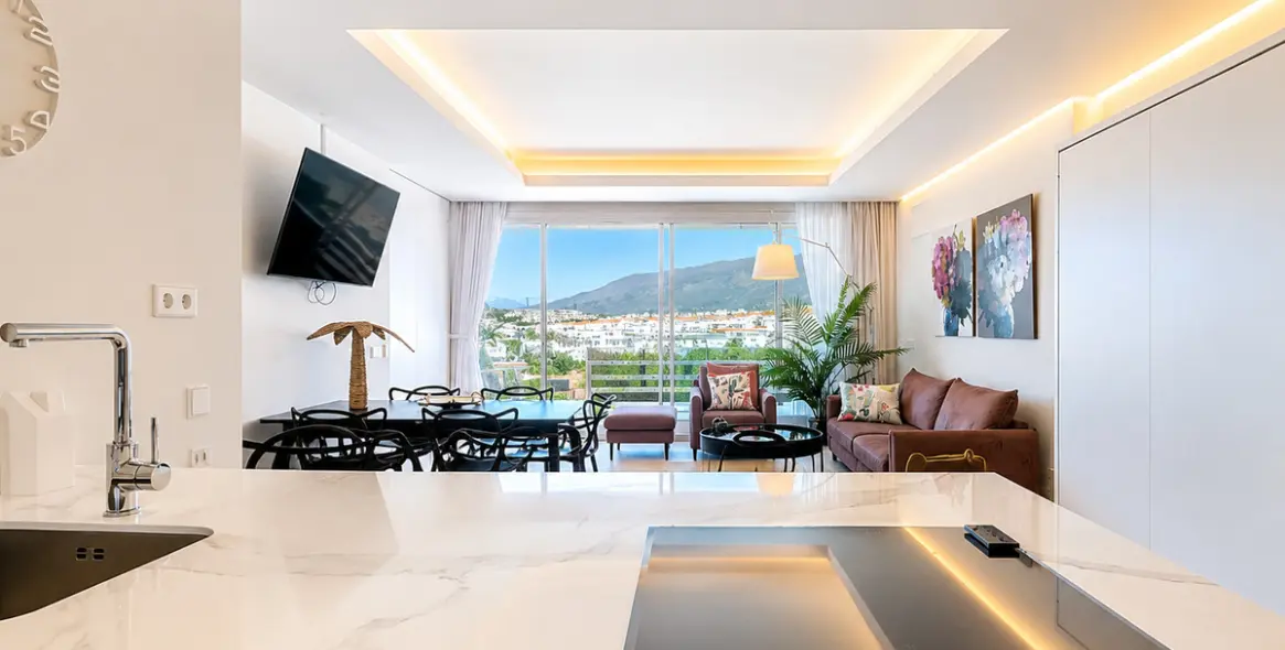 Продажа апартаментов на среднем этаже в Estepona 10