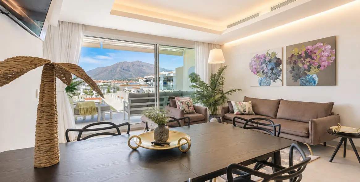 Продажа апартаментов на среднем этаже в Estepona 12