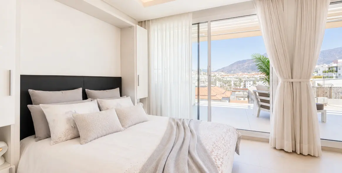 Продажа апартаментов на среднем этаже в Estepona 24
