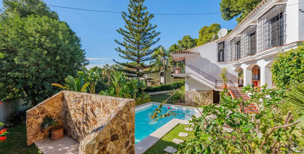 Venta de villa independiente en Pinares de San Anton 1