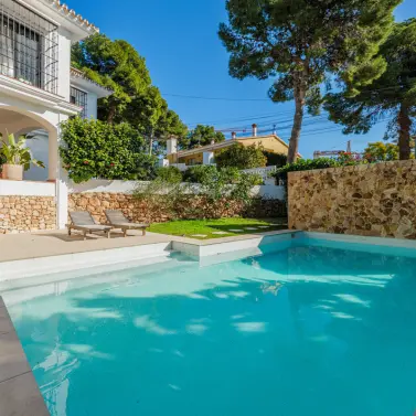 Venta de villa independiente en Pinares de San Anton