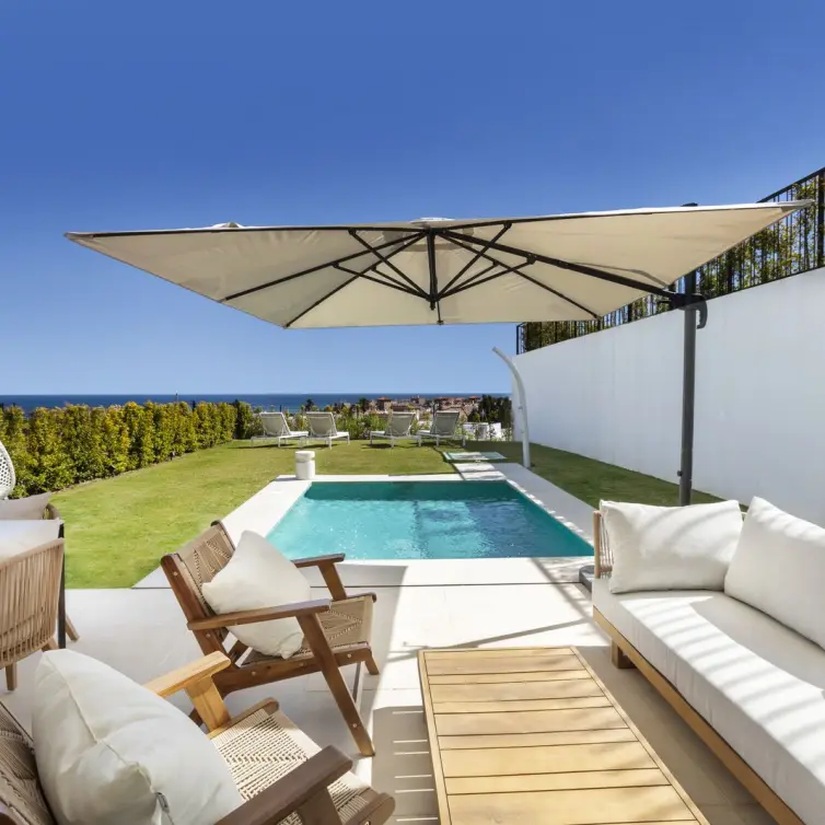 Sale of townhouse in Estepona