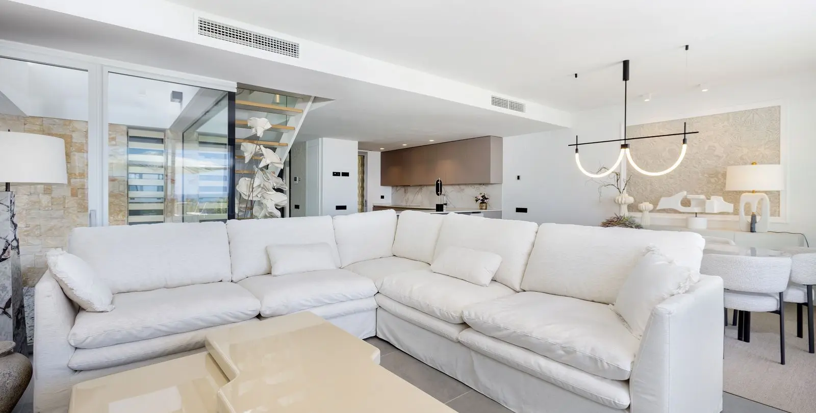 Sale of townhouse in Estepona 2