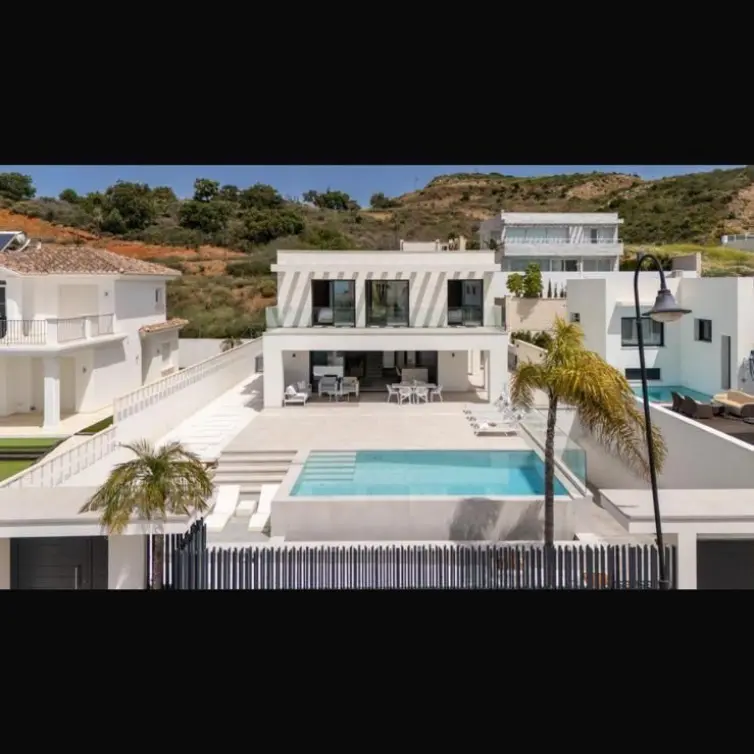 Продажа  отдельно стоящей виллы в La Cala de Mijas