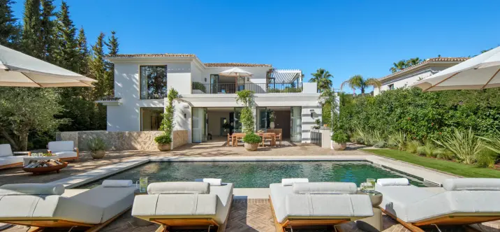 Venta de villa independiente en Nueva Andalucía 0