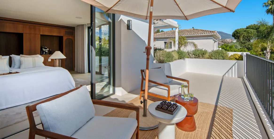Venta de villa independiente en Nueva Andalucía 3