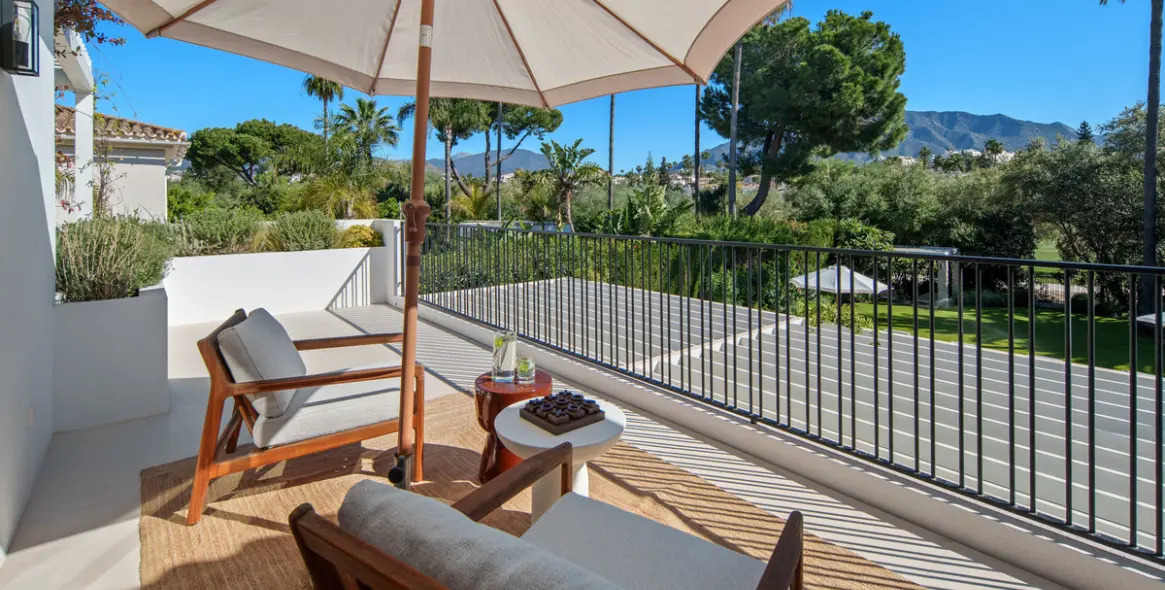 Venta de villa independiente en Nueva Andalucía 4