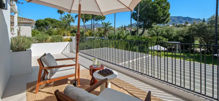 Venta de villa independiente en Nueva Andalucía 3