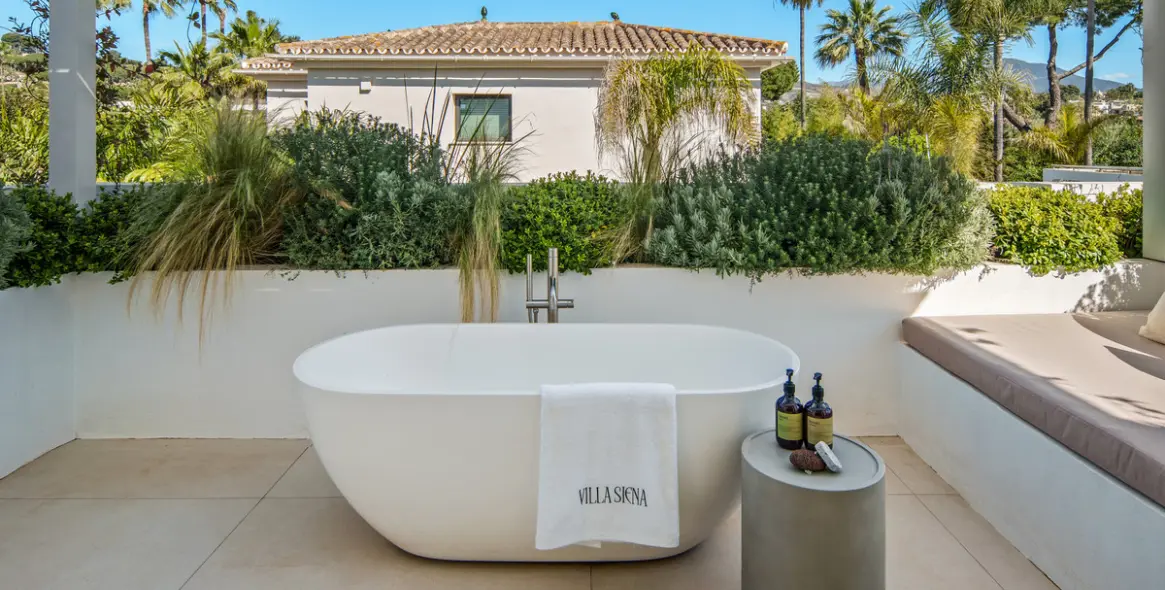 Venta de villa independiente en Nueva Andalucía 5