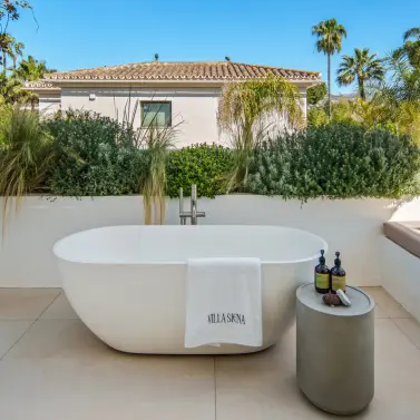 Venta de villa independiente en Nueva Andalucía