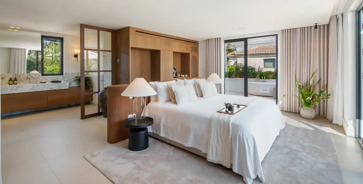 Venta de villa independiente en Nueva Andalucía 11