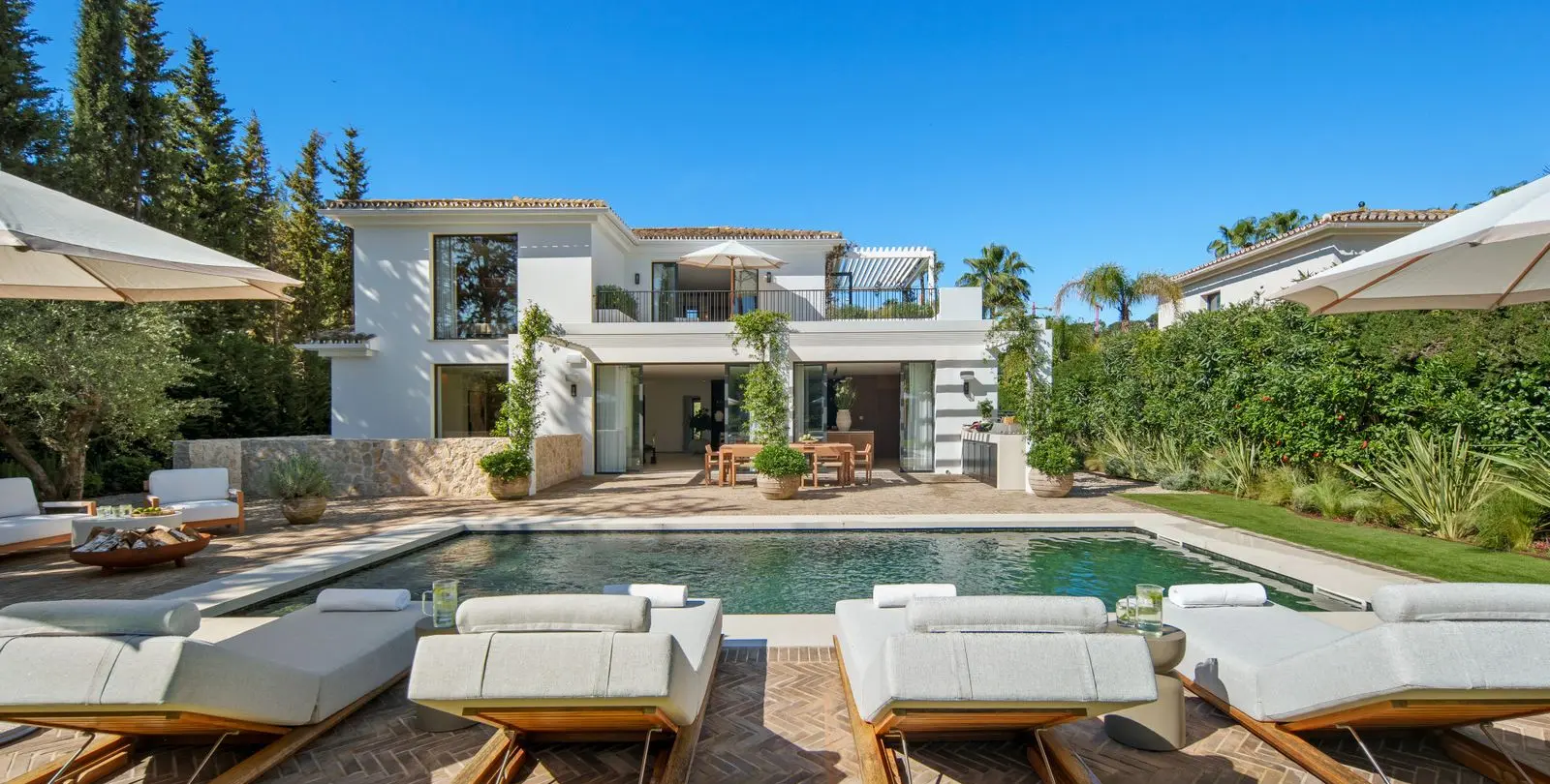 Sale of detached villa in Nueva Andalucía 1