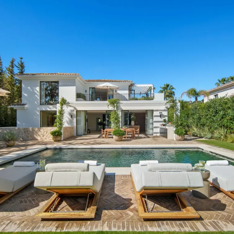 Sale of detached villa in Nueva Andalucía
