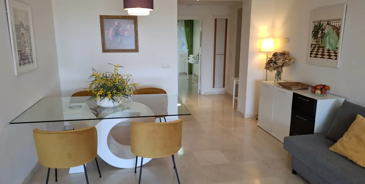 Short-term rent of middle floor apartment in Benahavís 2