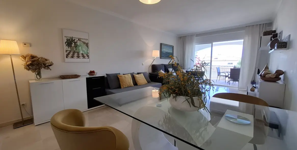 Short-term rent of middle floor apartment in Benahavís 3