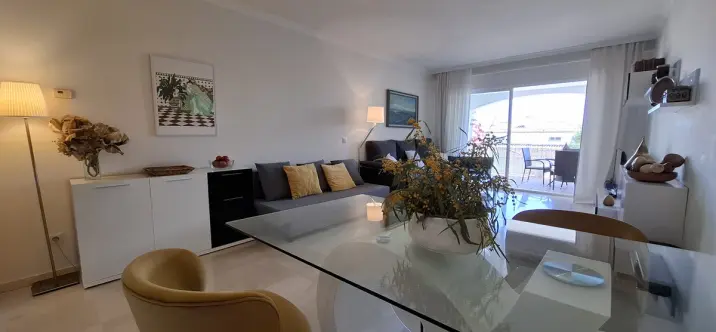 Short-term rent of middle floor apartment in Benahavís 2