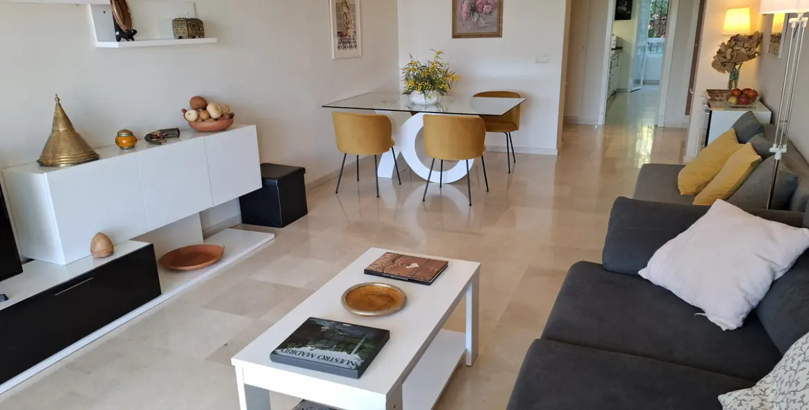Short-term rent of middle floor apartment in Benahavís 4