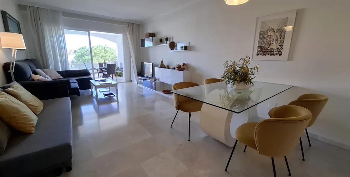 Short-term rent of middle floor apartment in Benahavís 6