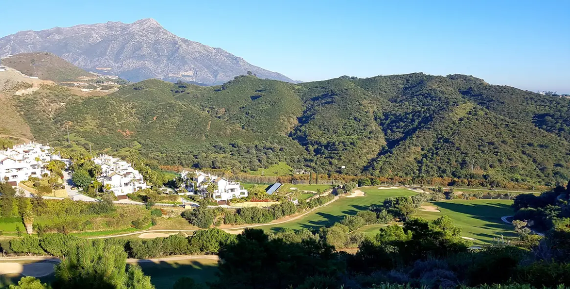 Short-term rent of middle floor apartment in Benahavís 8