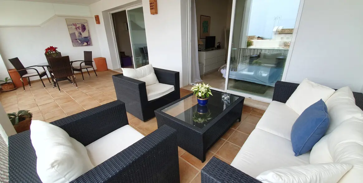 Short-term rent of middle floor apartment in Benahavís 9