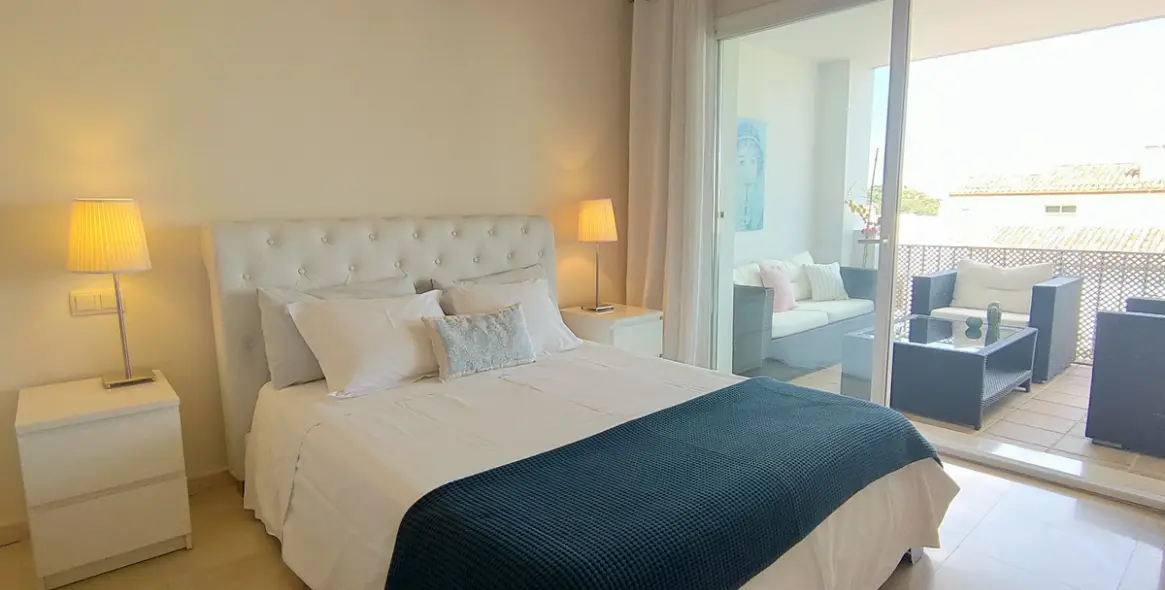 Short-term rent of middle floor apartment in Benahavís 11
